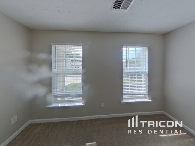 Building Photo - 9521 Lakeview Rd