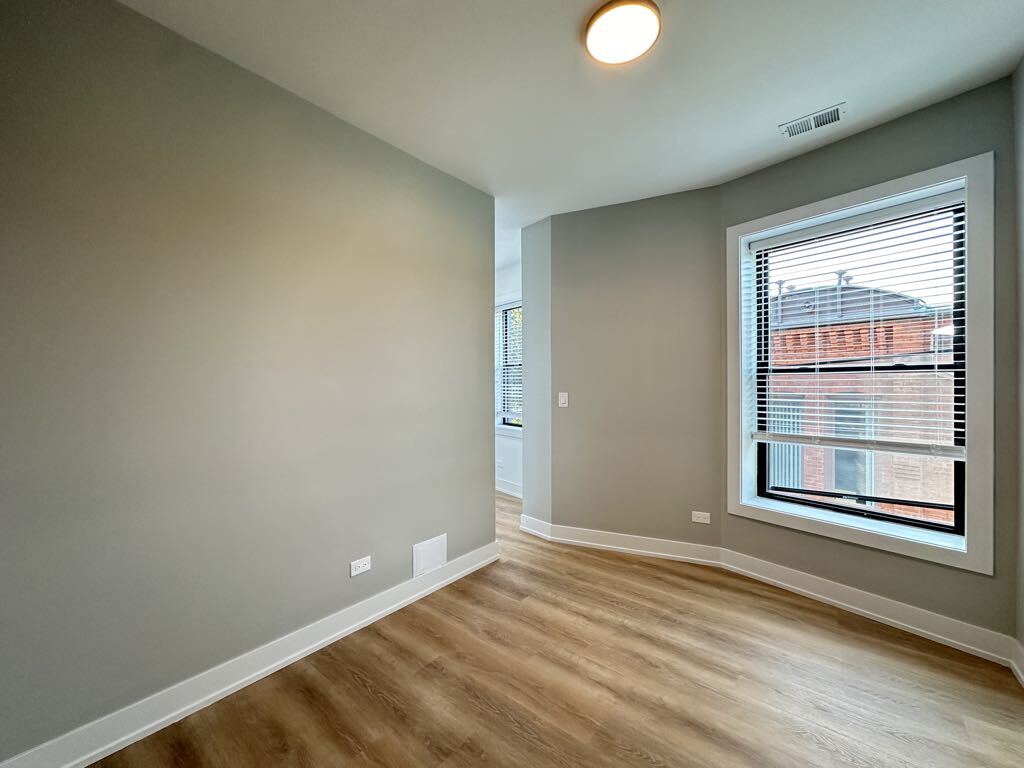 Building Photo - 443 W Belden Ave
