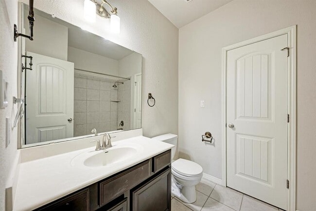 Building Photo - 146 Rock Cliff Ct