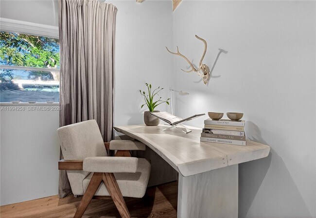 Building Photo - 3138 SW 15th St