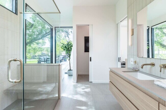 Building Photo - Modern Luxury Rental with Unobstructed Fla...