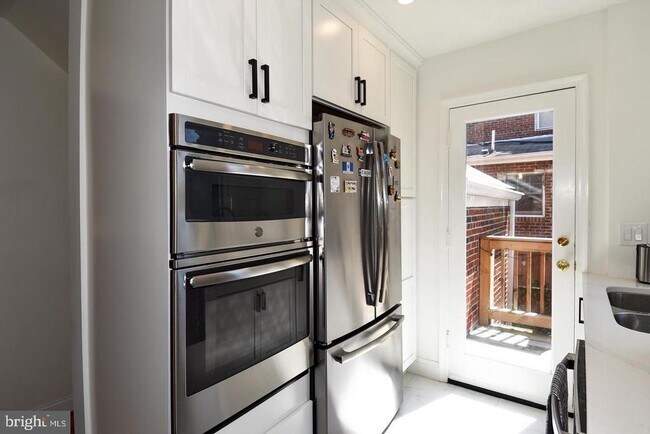 Building Photo - 4732 Ellicott St NW