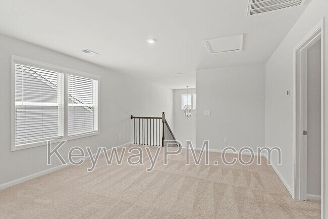 Building Photo - 644 Manitou Cir