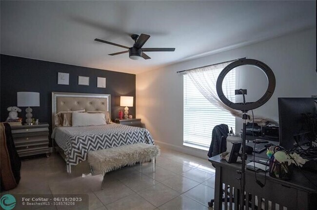 Building Photo - 8421 Lagos De Campo Blvd
