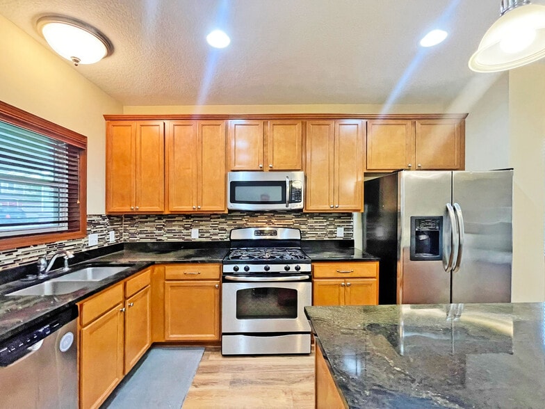 Building Photo - 9500 Declaration Dr