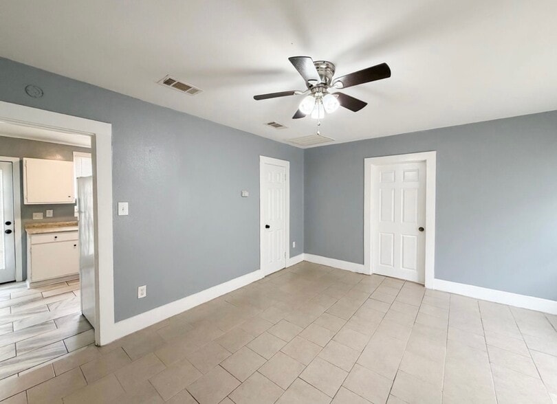 Building Photo - 2323 Spain St