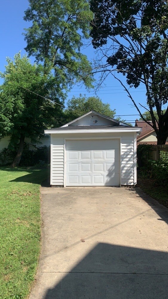 Building Photo - 211 Hadley Ave