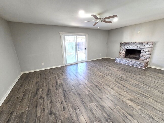 Building Photo - Immaculate 3 Bedroom 2 Bath Home near Veteran's Park