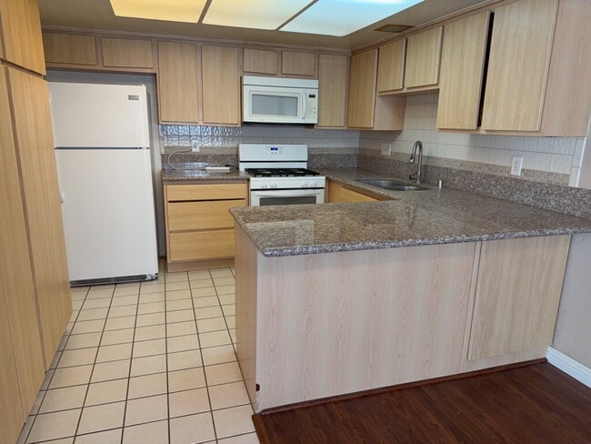 Building Photo - 797 Daffodil Dr