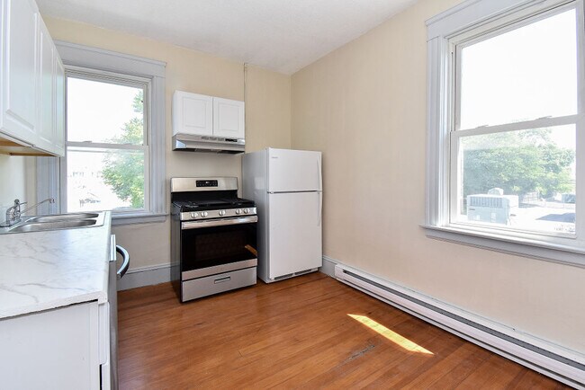 Building Photo - 979 Mineral Spring Ave