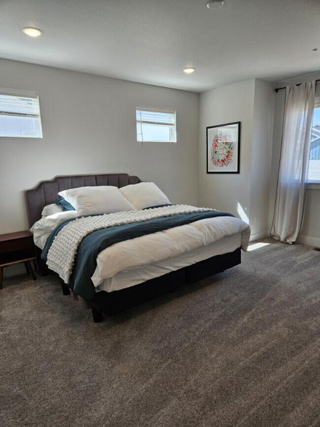 Building Photo - Beautiful 3 bedroom Condo