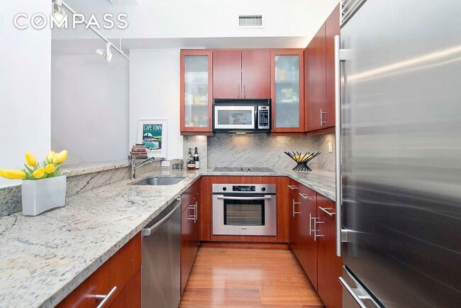 Building Photo - 80 John St