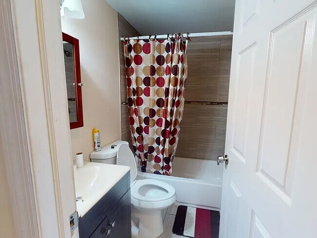 Building Photo - 623 S 42nd St