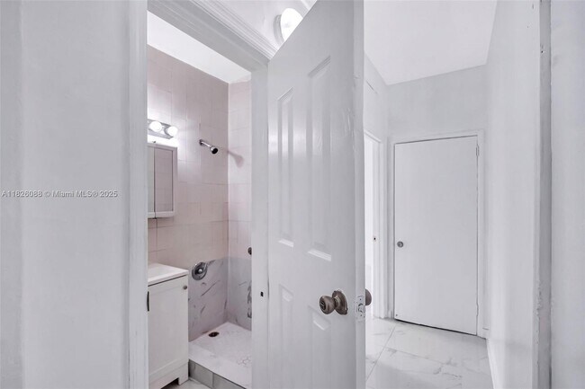 Building Photo - 215 30th St