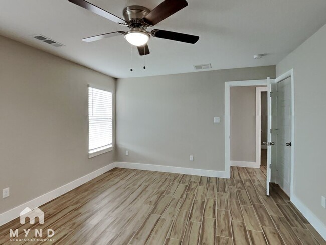 Building Photo - 5736 Lone Star Cir