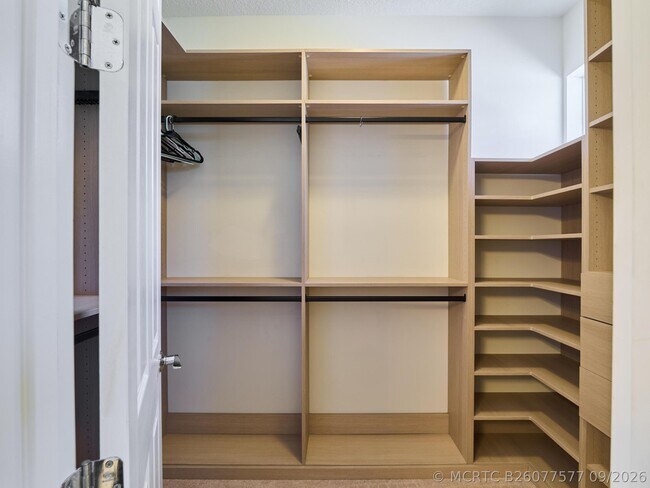 Building Photo - 1080 Community Dr