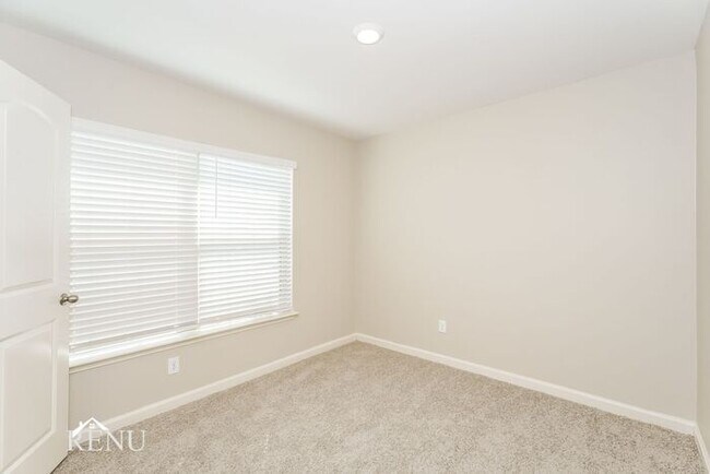 Building Photo - 136 Holster Holw Rd