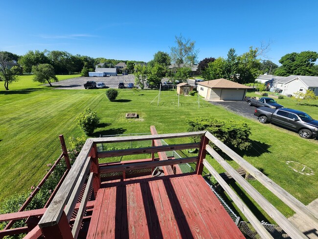 Building Photo - 16W611 2nd Ave