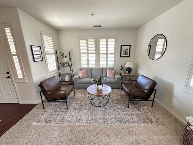 Building Photo - Brentwood 4 bd/ 2.5 bath with Speakeasy Ro...