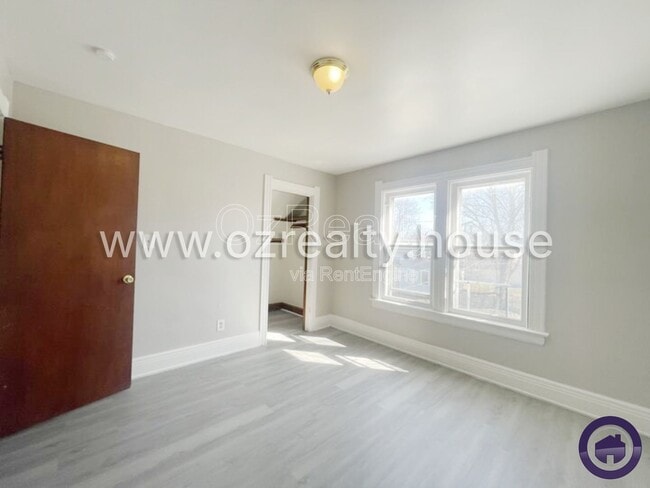 Building Photo - 1031 N Michigan St