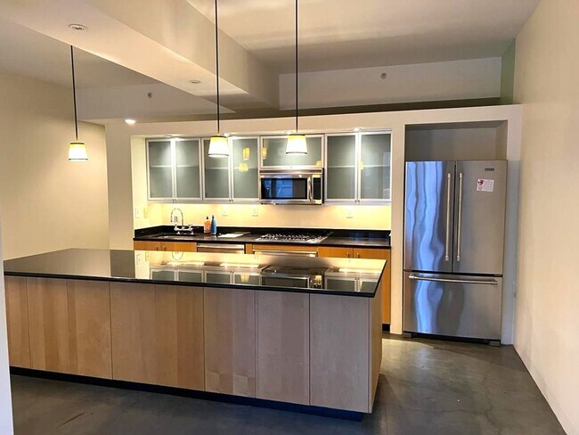 Building Photo - Exceptional condo unit in the heart Boston...