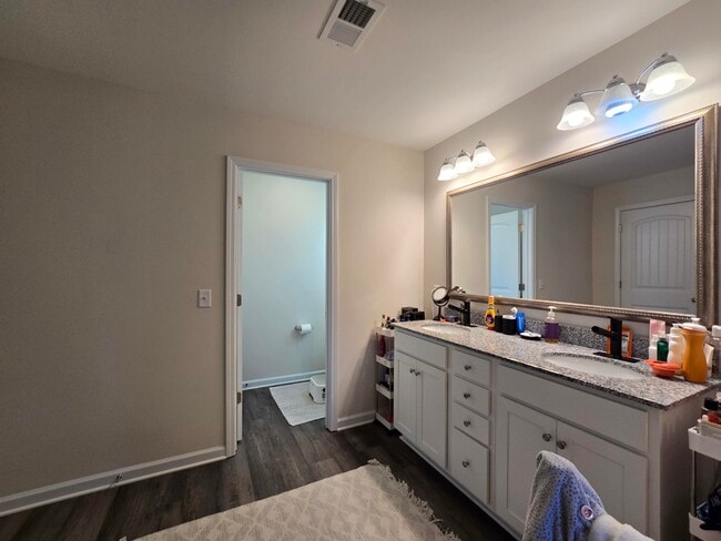 Building Photo - 335 Niblick Dr