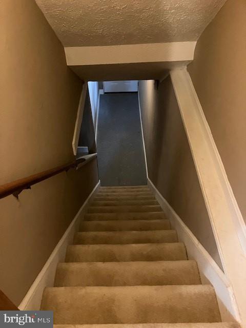 Building Photo - 22416 Greenview Ct