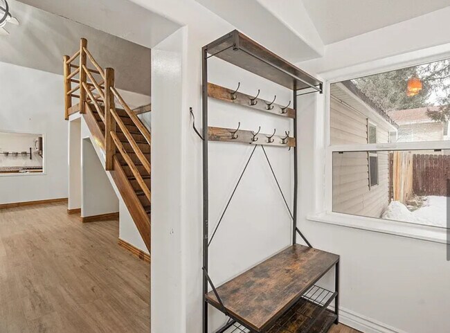 Building Photo - 471 W Elm St