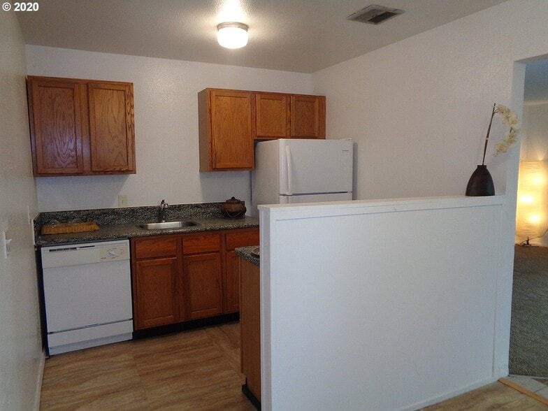 Building Photo - 36 NE Lombard St