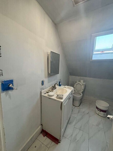 Building Photo - 24 Belmont St