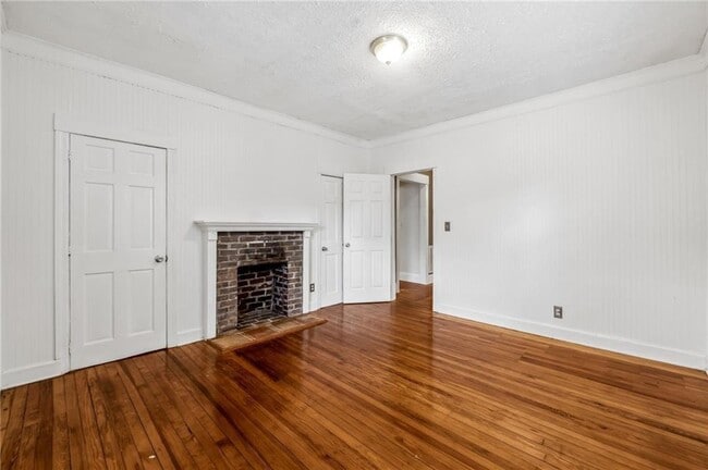Building Photo - 976 Hall Pl NW
