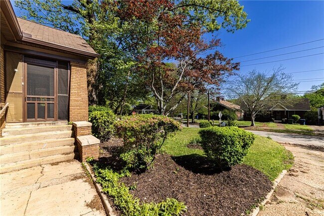 Building Photo - 1029 Katherwood Dr SW