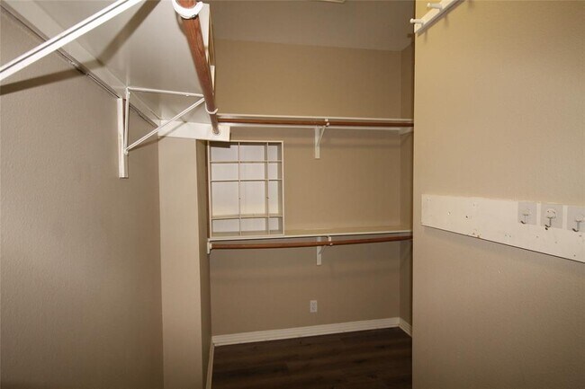 Building Photo - 11558 Spicewood Pkwy