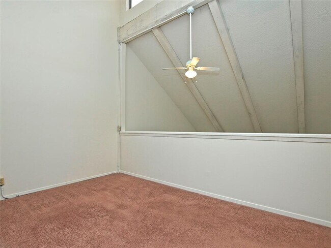 Building Photo - 3 Casa Verde St