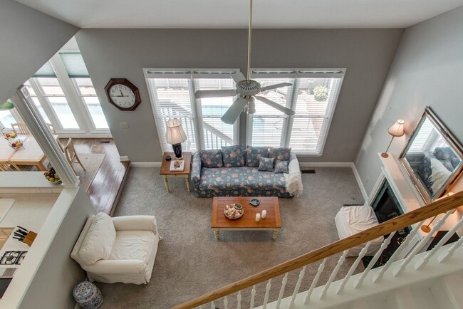 Building Photo - Spacious 4 Bed, 3 Bath Home in Convenientl...