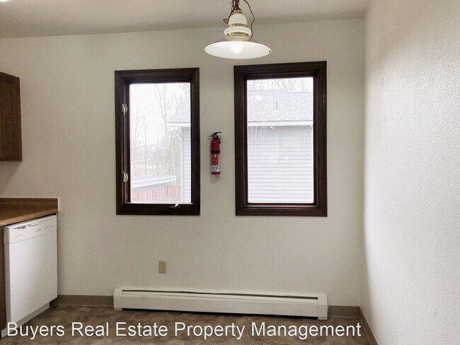 Building Photo - 1300 Balfour Dr