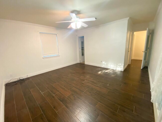 Building Photo - 23 Waynel Cir SE