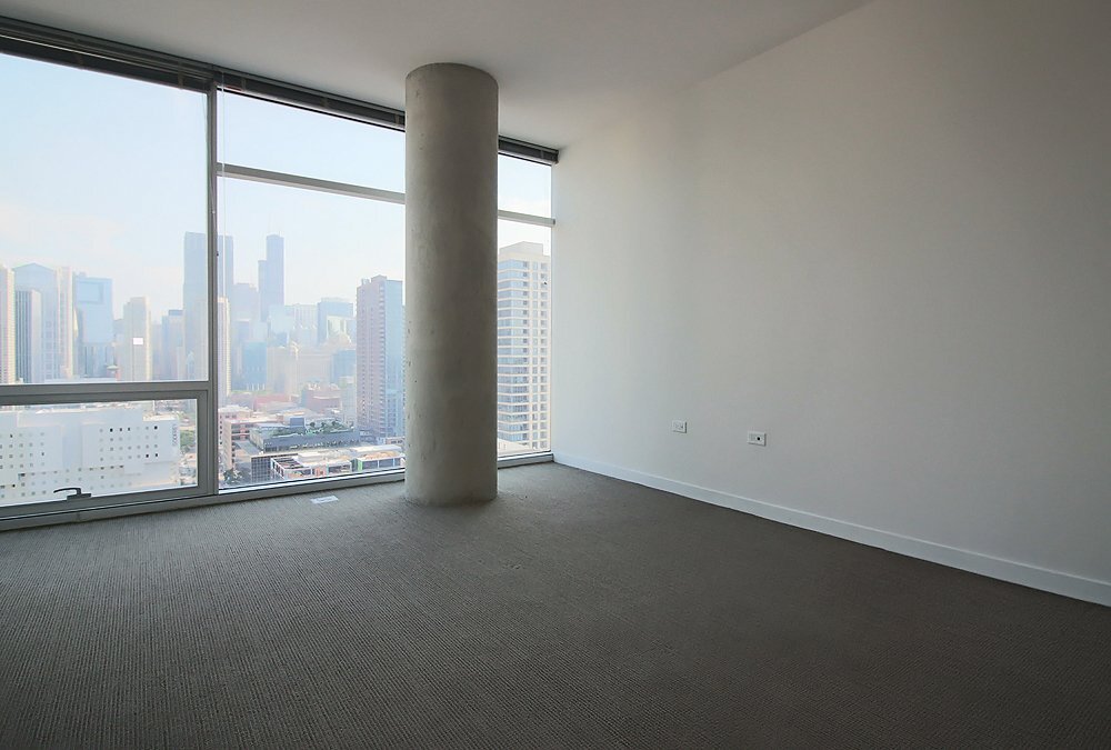 Building Photo - 814 N La Salle Dr