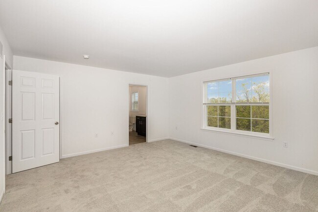 Building Photo - 7880 Briarwood Dr