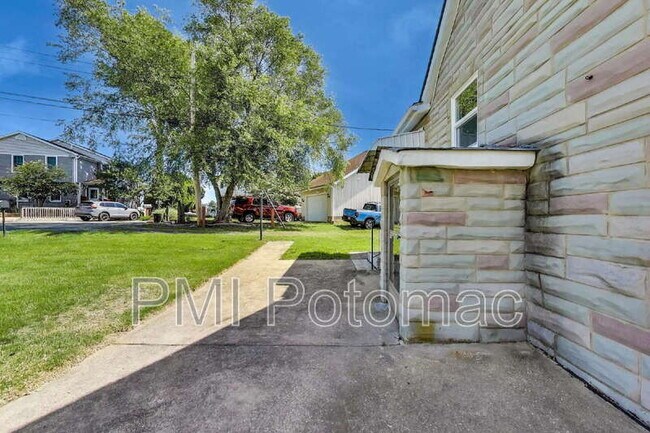 Building Photo - 8349 Bear Creek Dr