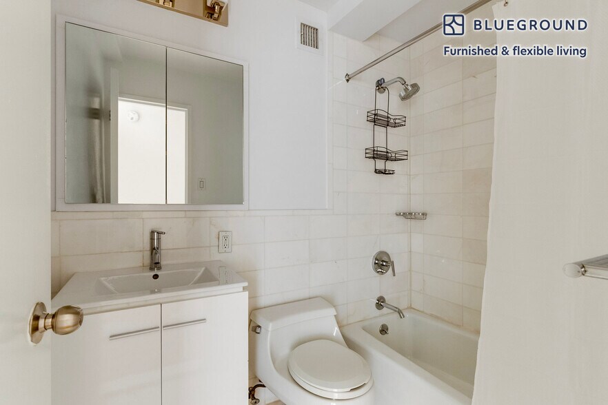 Building Photo - 30 Park Ave