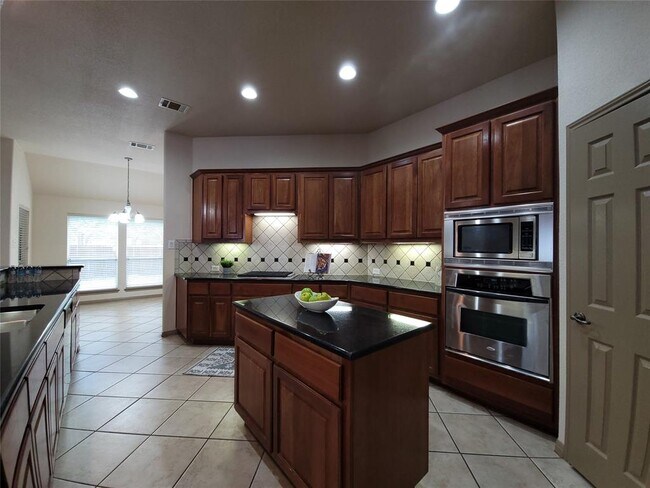 Building Photo - 10028 Lisi Anne Dr