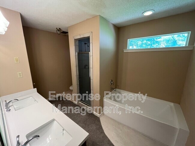 Building Photo - 1091 Nolan Ln
