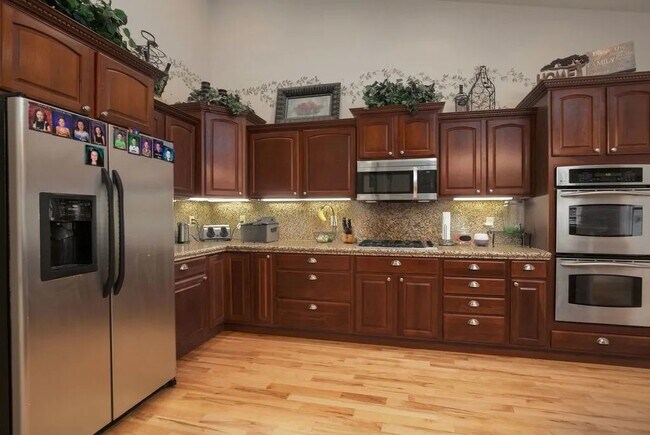 Building Photo - 1636 E Fireside Dr