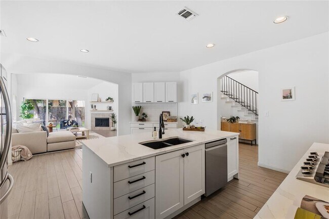 Building Photo - 3831 Sapphire Loop