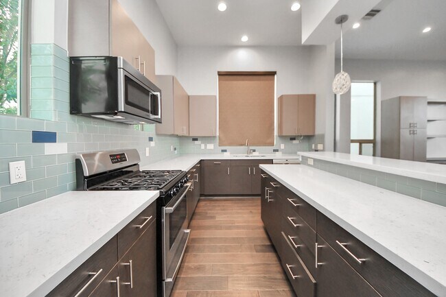 Building Photo - 3204 Sherman St