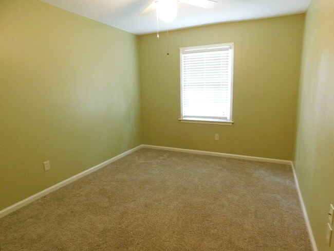 Building Photo - 212 Davors Dr