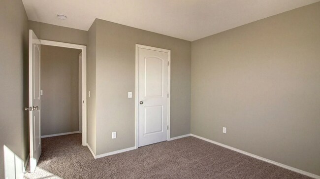 Building Photo - 3 Bedroom Rental in Republic with fenced i...