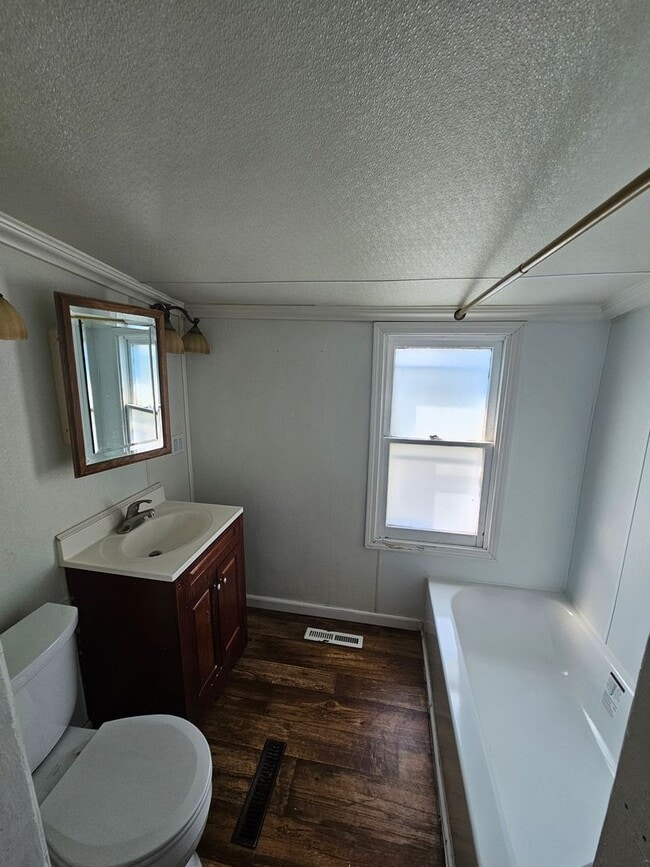 Building Photo - Big 3 bed 2 bath home
