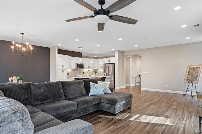 Building Photo - 343 Silver Ridge Dr